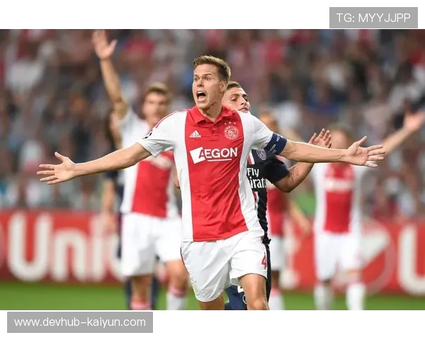 亚罗斯作为阿贾克斯门将欧冠经验不足或成球队进步障碍